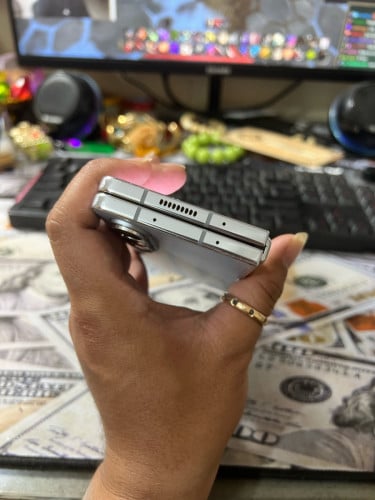 Fold 5 / ram12g / 512g / ក្រុមហ៊ុនសុីម 2 / សុំណុំហ្សុីនទាំងអស់ លក់តំលៃក្រោមទីផ្សារ 395$ ដាច់