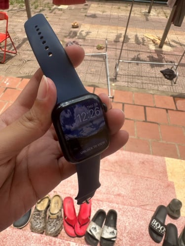 i watch series 7 45m ស្នាមខាងលើតិច
