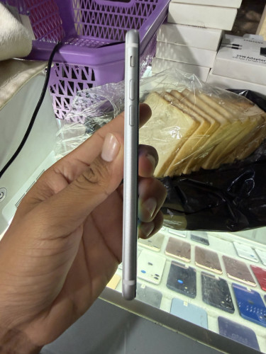 IPhone SE2 128GB តួ​ស្អាតខ្ចី​99%​ សាណុំ​ហ្សុីន​All