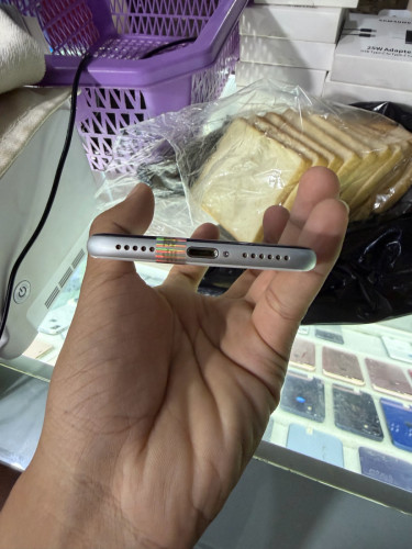 IPhone SE2 128GB តួ​ស្អាតខ្ចី​99%​ សាណុំ​ហ្សុីន​All