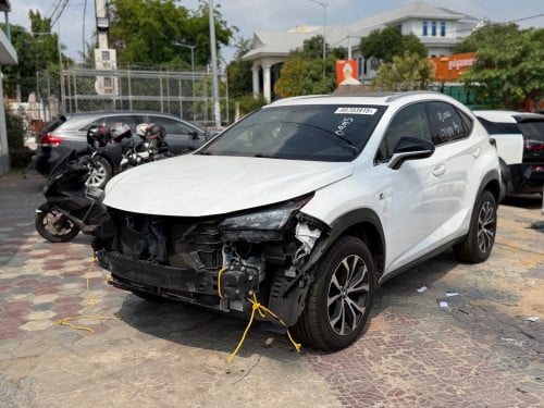 Lexus Nx200t 2016 F-Sport Button5 ក្នុងក្រហម គុជ៣ ឡានCA ទើបទំលាក់