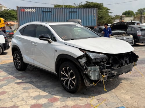 Lexus Nx200t 2016 F-Sport Button5 ក្នុងក្រហម គុជ៣ ឡានCA ទើបទំលាក់