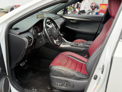 Lexus Nx200t 2016 F-Sport Button5 ក្នុងក្រហម គុជ៣ ឡានCA ទើបទំលាក់