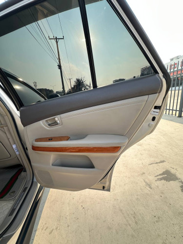 Lexus RX330 Pong 2 Full Option Very nice car