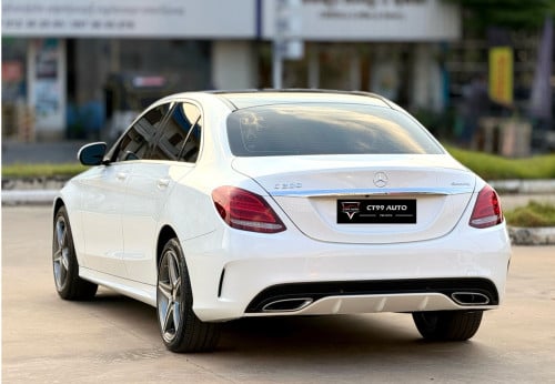 MERCEDES BENZ C300 AMG Line 2015