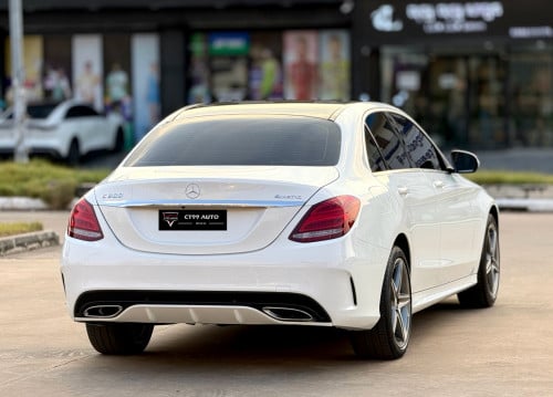 MERCEDES BENZ C300 AMG Line 2015