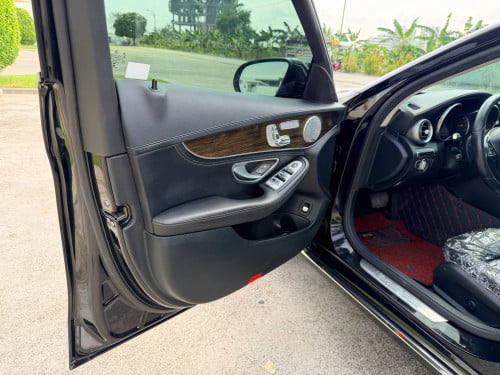 Mercedes C300 (សុីន១ជុំ ម៉ាយតិច)
