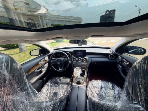 Mercedes C300 (សុីន១ជុំ ម៉ាយតិច)