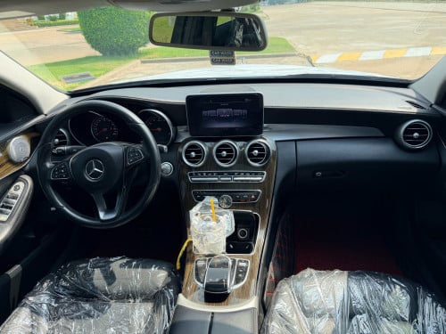 Mercedes C300 (សុីន១ជុំ ម៉ាយតិច)