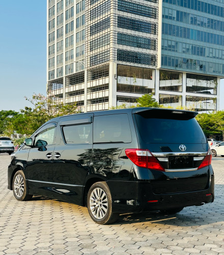 TOYOTA ALOHARD 2013 up2017 តម្លៃ20000$ជាងចរចារ