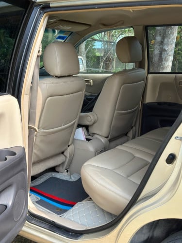Toyota Highlander 2003 V4