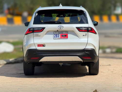 TOYOTA YARIS CROSS HEV 2024
