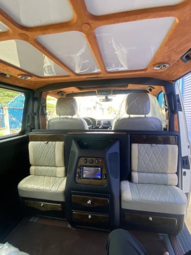 VW Caravelle 2016 ឡើងកៅអីVIPម៉ាសាហើយស្អាត
