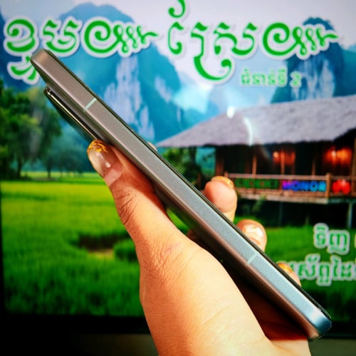 Xiaomi 15 Pro ស្អាត99% (វៃដូបាន)មានធានាច្បាស់លាស់ត្រឹមត្រូវ