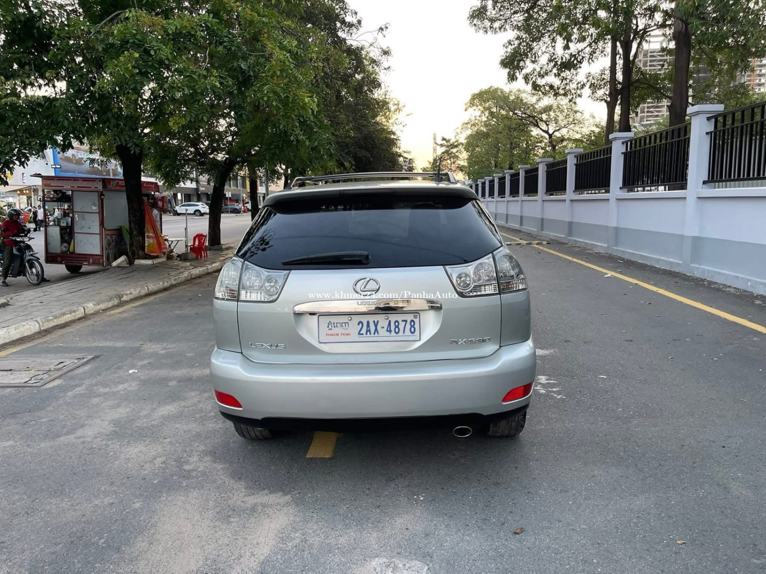 Lexus RX330 year 2004, Pong 1, haft full silver color price $20300.00 ...