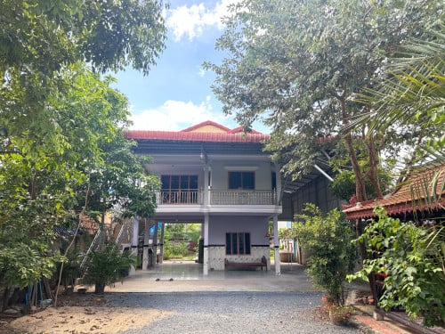 ផ្ទះជួលលក្ខណះរស់នៅគ្រួសារធំ