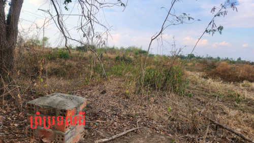 ដីលក់ជាប់ផ្លូវកៅស៊ូ 130ម