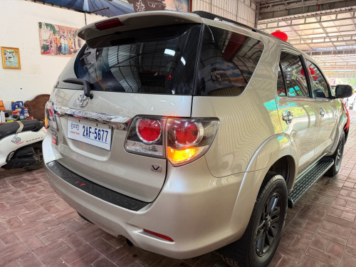 ឡាន​ស្អាត​លក់​នៅ​សៀមរាប​015
