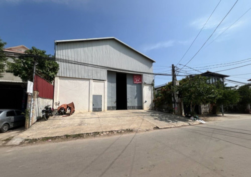 ឃ្លាំងជួល ជិតផ្លូវ 2004  1000ម2