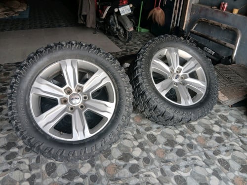 កង់ឡានលក់ របស់ឡាន Ford Platinum R20 យកដាក់ឡានផ្សេងបាន