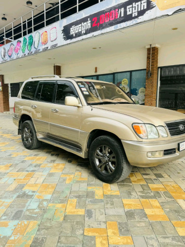 លក់ Lexus LX470 ឆ្នាំ02 សាំងហ្គាសប្រភេទឡានស្អាតអត់បុកអត់ប៉ះម៉ាស៊ីនប្រអប់លេខបងឡើងចុះដំណើរការល្អ
