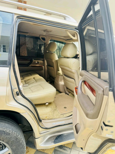 លក់ Lexus LX470 ឆ្នាំ02 សាំងហ្គាសប្រភេទឡានស្អាតអត់បុកអត់ប៉ះម៉ាស៊ីនប្រអប់លេខបងឡើងចុះដំណើរការល្អ
