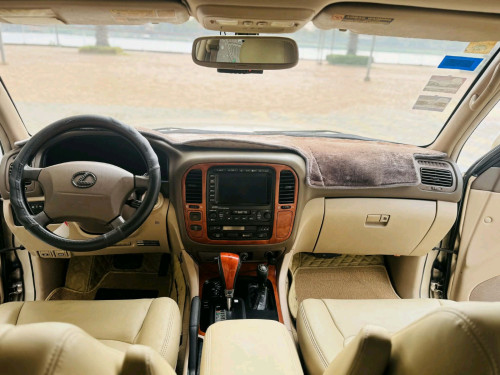 លក់ Lexus LX470 ឆ្នាំ02 សាំងហ្គាសប្រភេទឡានស្អាតអត់បុកអត់ប៉ះម៉ាស៊ីនប្រអប់លេខបងឡើងចុះដំណើរការល្អ