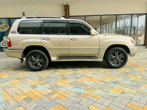 លក់ Lexus LX470 ឆ្នាំ02 សាំងហ្គាសប្រភេទឡានស្អាតអត់បុកអត់ប៉ះម៉ាស៊ីនប្រអប់លេខបងឡើងចុះដំណើរការល្អ