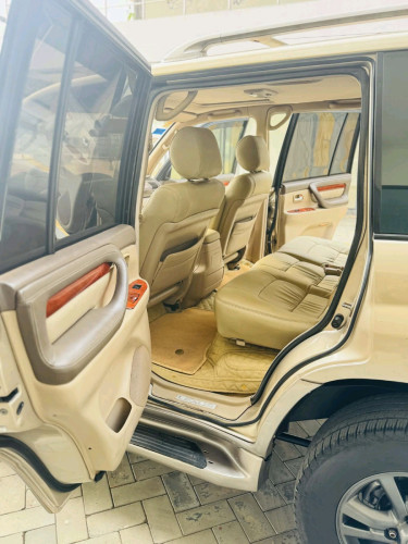 លក់ Lexus LX470 ឆ្នាំ02 សាំងហ្គាសប្រភេទឡានស្អាតអត់បុកអត់ប៉ះម៉ាស៊ីនប្រអប់លេខបងឡើងចុះដំណើរការល្អ