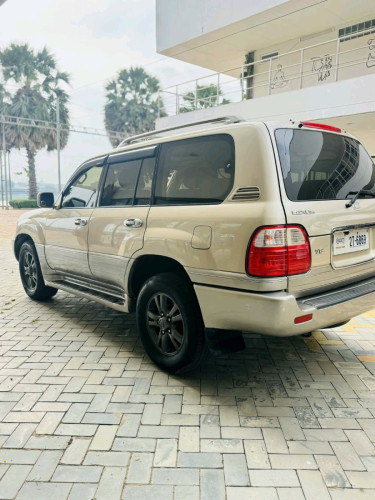 លក់ Lexus LX470 ឆ្នាំ02 សាំងហ្គាសប្រភេទឡានស្អាតអត់បុកអត់ប៉ះម៉ាស៊ីនប្រអប់លេខបងឡើងចុះដំណើរការល្អ