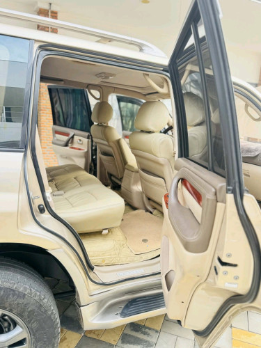 លក់ Lexus LX470 ឆ្នាំ02 សាំងហ្គាសប្រភេទឡានស្អាតអត់បុកអត់ប៉ះម៉ាស៊ីនប្រអប់លេខបងឡើងចុះដំណើរការល្អ