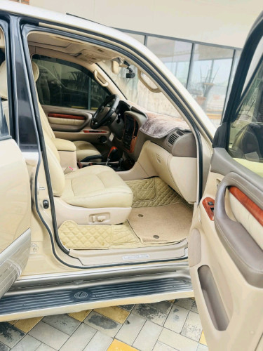 លក់ Lexus LX470 ឆ្នាំ02 សាំងហ្គាសប្រភេទឡានស្អាតអត់បុកអត់ប៉ះម៉ាស៊ីនប្រអប់លេខបងឡើងចុះដំណើរការល្អ