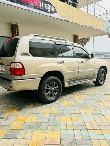 លក់ Lexus LX470 ឆ្នាំ02 សាំងហ្គាសប្រភេទឡានស្អាតអត់បុកអត់ប៉ះម៉ាស៊ីនប្រអប់លេខបងឡើងចុះដំណើរការល្អ