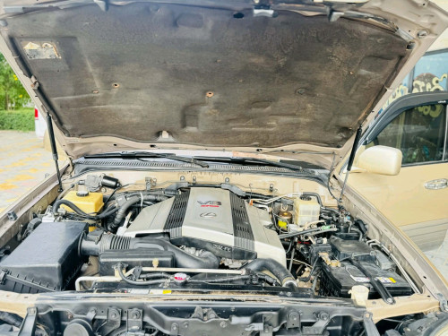 លក់ Lexus LX470 ឆ្នាំ02 សាំងហ្គាសប្រភេទឡានស្អាតអត់បុកអត់ប៉ះម៉ាស៊ីនប្រអប់លេខបងឡើងចុះដំណើរការល្អ
