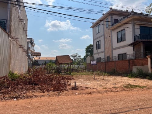ដី ៥m x 22m លក់ ផ្លូវជាសុីម