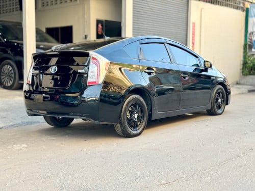 🚘 បង់រំលស់​១០០%ពុំចាំបាច់មានប្រាក់ចូលរួម​💰ការប្រាក់​0.65% 👉2012 Toyota Prius​ option 3