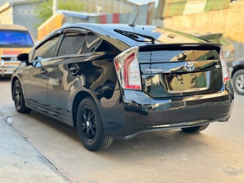 🚘 បង់រំលស់​១០០%ពុំចាំបាច់មានប្រាក់ចូលរួម​💰ការប្រាក់​0.65% 👉2012 Toyota Prius​ option 3