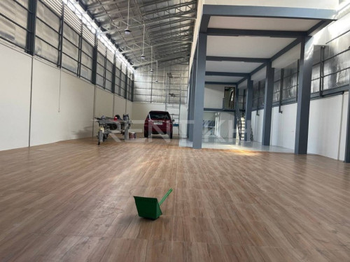 ឃ្លាំងសំរាប់ជួលនៅសជិតផ្សារដើមគ / Warehouse for Rent Nearly Doeurm Kor Market