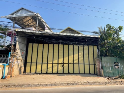 ឃ្លាំងសម្រាប់ជួលនៅជិតបុរីពិភពថ្មី (ផ្លូវជាតិលេខ៣) / Warehouse Rent at Sangkat Phleung Chheh Roteh