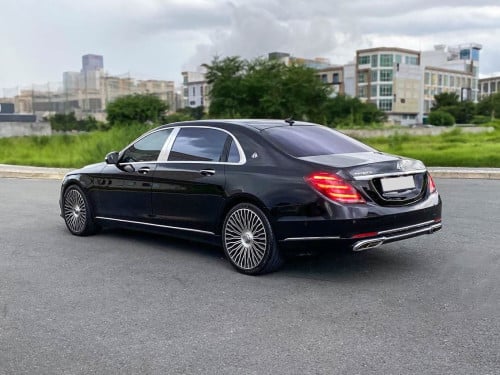 2015 Mercedes-Maybach S400 Luxury Sedan
