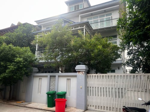 8 Bedroom Villa for Rent in Phnom Penh Thmey near AEON2