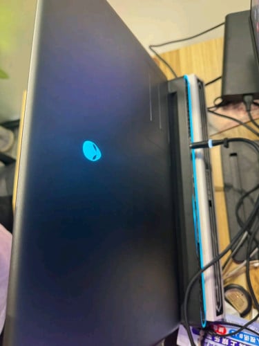 Alienware m18 R2
