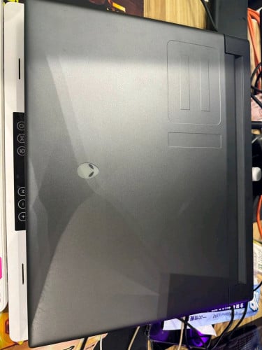 Alienware m18 R2