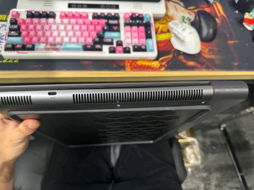 Alienware m18 R2