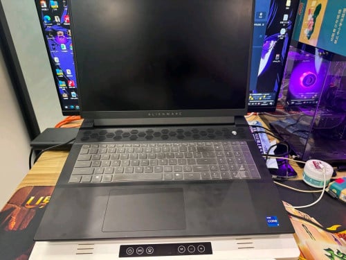 Alienware m18 R2