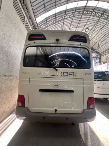 Hyundai county 25កៅអី