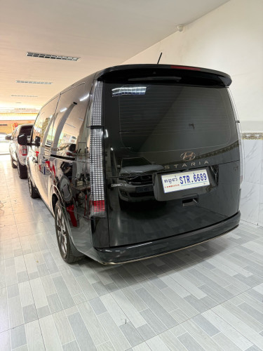 Hyundai staria 2022 full vip ថ្នាំសុីន