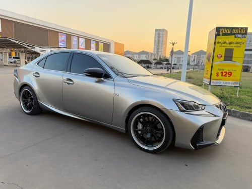 LEXUS IS200T 2016 F spot