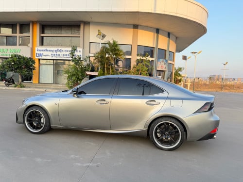 LEXUS IS200T 2016 F spot