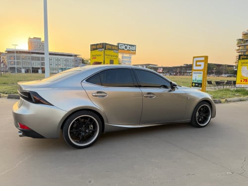 LEXUS IS200T 2016 F spot